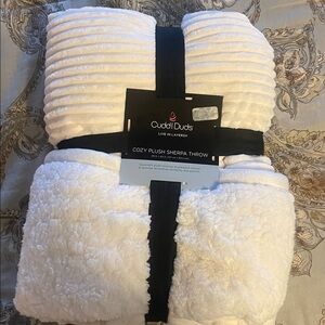 NEW Ivory cozy Plush Sherpa Throw